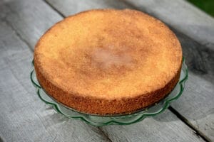 Lemon polenta cake
